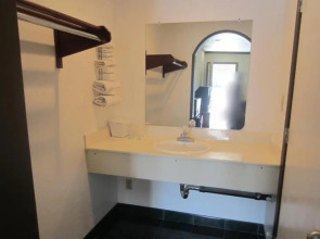 Deluxe Inn Redwood City