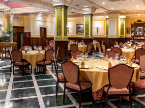 Отель Reina Cristina