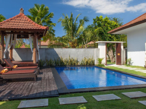 Puri Saron Baruna Beach Cottages