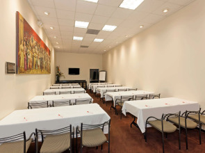 Ramada Plaza by Wyndham West Hollywood Hotel & Suites