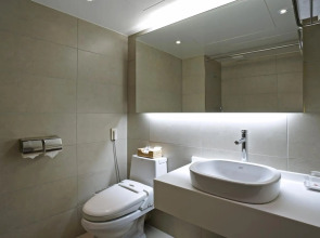 Insadong Crown Hotel