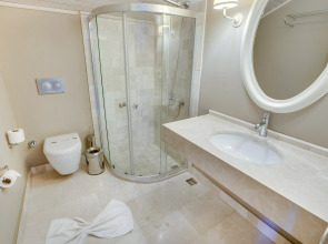 The PINEHILL Hotel & Suites