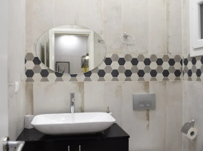 Alpinia Deluxe Apt Must