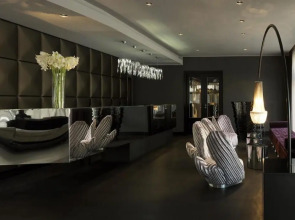 Roomers Frankfurt Central, Autograph Collection