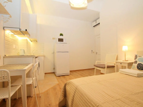 Tverskaya Street (Тверская Стрит) на улице Нижняя 5