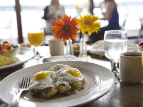 Holiday Inn Portland - Columbia Riverfront by IHG