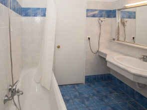 Отель Alexandros 