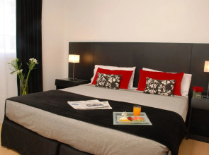 Broadway Hotel & Suites