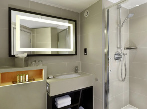 DoubleTree by Hilton London - Ealing Hotel