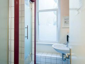 Alcatraz Backpacker Hostel