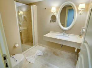 The PINEHILL Hotel & Suites