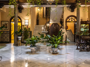 Отель Reina Cristina