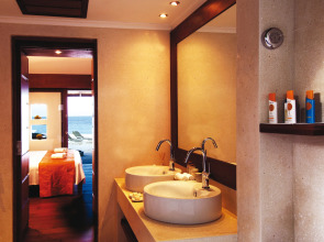 Diamonds Athuruga Maldives Resort & Spa