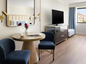 The Anza - A Calabasas Hotel