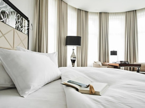 Roomers Berlin Steinplatz, Autograph Collection