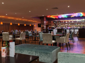 Renaissance London Heathrow Hotel