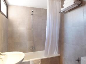 Dynastic Rooms Apartments