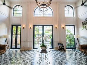 The Alcove Library Hotel