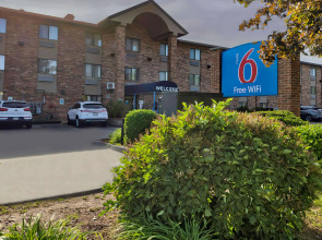 Motel 6 Milwaukee, WI - Glendale