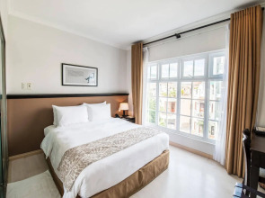 The Alcove Library Hotel