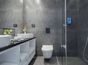 Sea Side by Zvieli Hotels