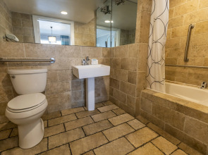 Chesterfield Hotel & Suites