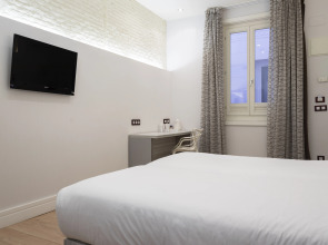 Petit Palace Lealtad Plaza