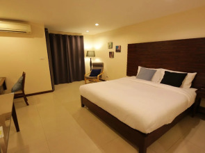 The Royal Bee Apart Hotel