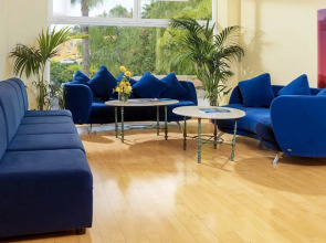 Paradise Court Aparthotel