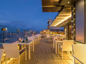 Отель Samann Grand