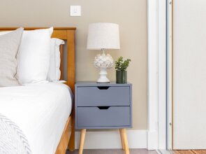 Luminous 2 Bed Balcony Flat in Islington