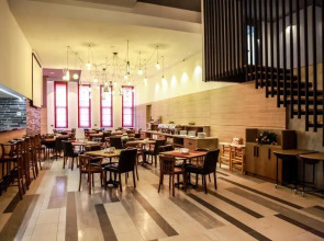 Амери Плаза