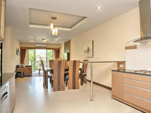 Whispering Palms Suite