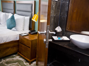 Ocean Edge Suites & Hotel Colombo