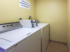 Motel 6 Milwaukee, WI - Glendale