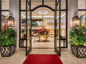 Beverly Hills Plaza Hotel & Spa