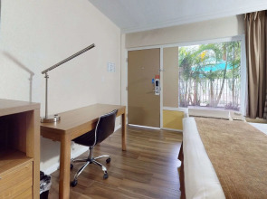 Rodeway Inn & Suites Fort Lauderdale Airport & Cruise Port