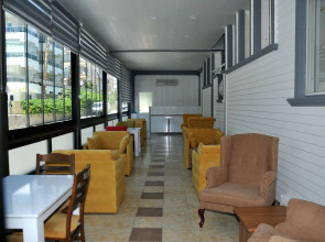 Cleopatra King Apart