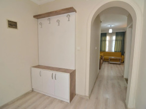 Cleopatra King Apart