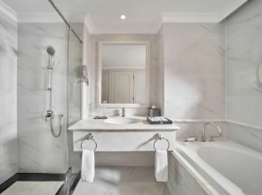 Nha Trang Marriott Resort & Spa, Hon Tre Island