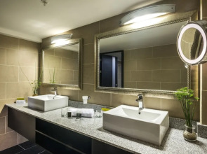 Urban Green Hotel & Suites