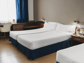 Отель Tres Torres Atiram