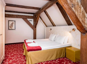 Отель Meriton Old Town Garden