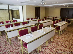 Grand Aras Hotel & Suites