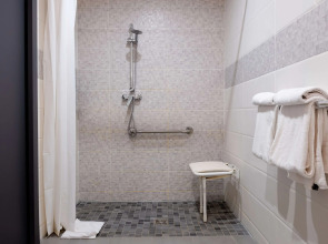 Kyriad Paris 10 - Canal Saint Martin - République