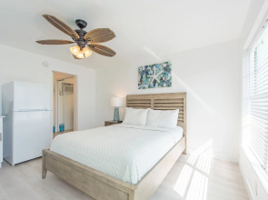 Sea Beach Plaza - Near Jungle Queen Riverboat