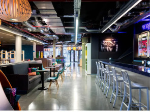 Отель Aloft Brussels Schuman