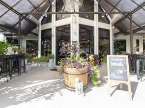 OYO 75378 Thawapee Resort