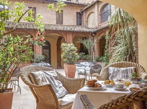 Il Chiostro del Carmine