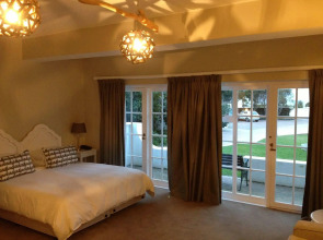 Whale Rock Luxury Lodge